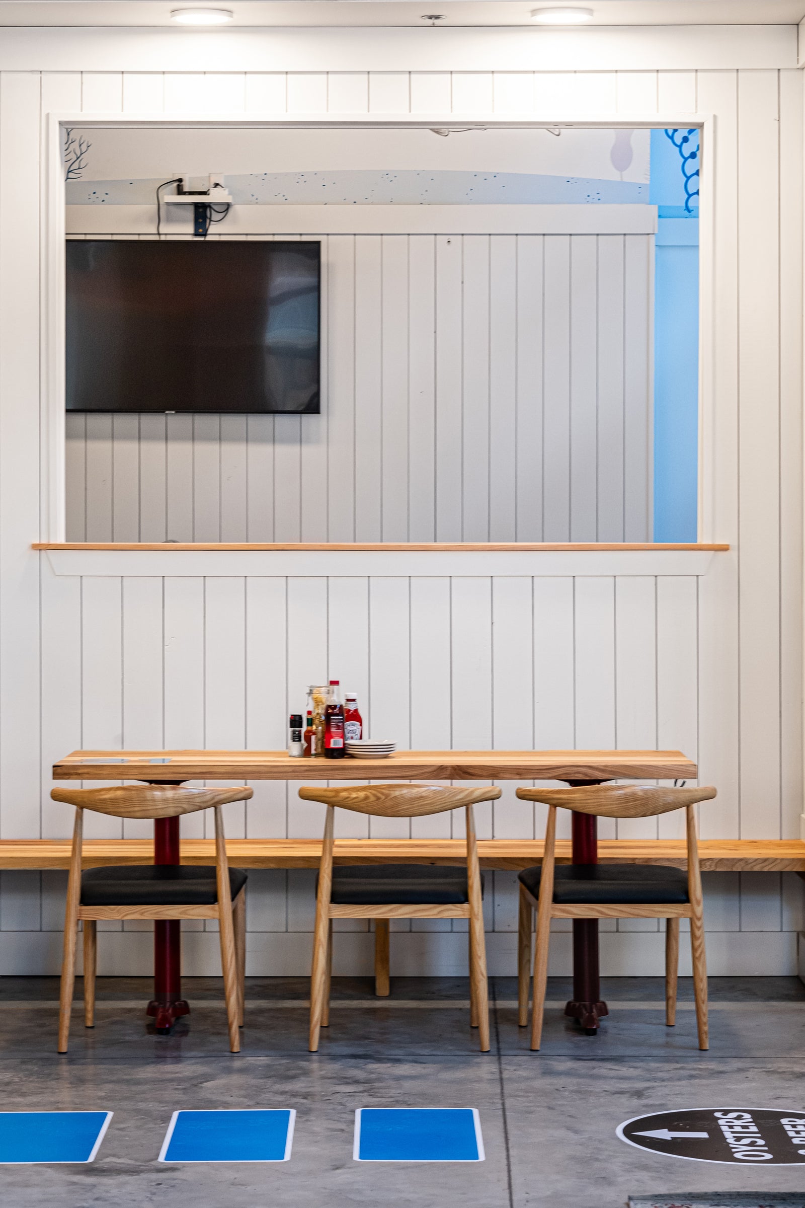 Beer & Fish Company in Fargo, ND | White Shiplap Wall Paneling | Custom Dining Table Tops | Dakota Timber Company | Fargo, ND