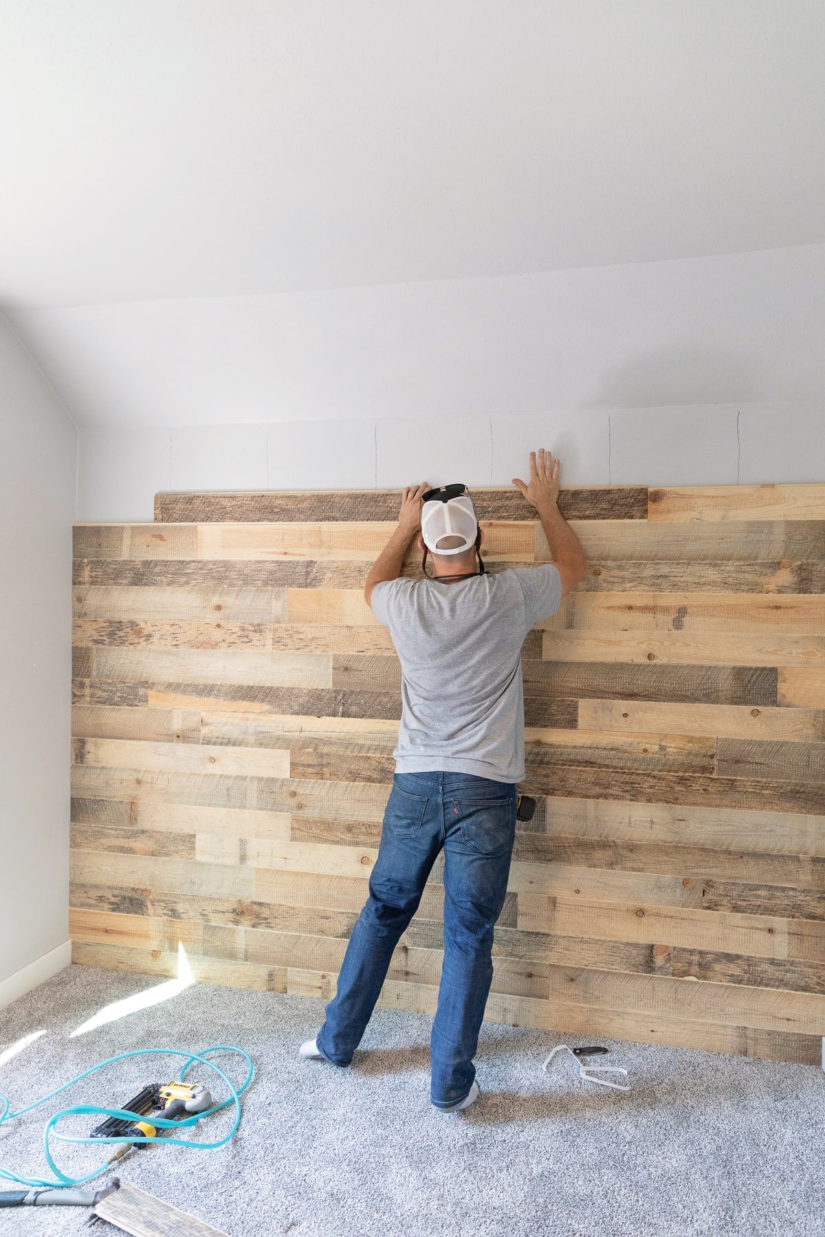 Heritage Pine Shiplap - Natural (Sold per Sq/Ft)