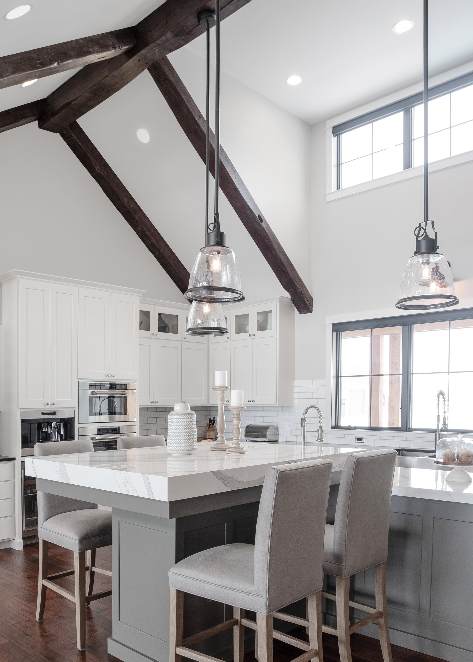 Reclaimed Wood Ceiling Beams - Fargo, ND - Dakota Timber Co - Barn Beams Ceiling | Dakota Timber Co